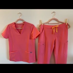 FIGS SCRUBS SET - Coral (limited edition)